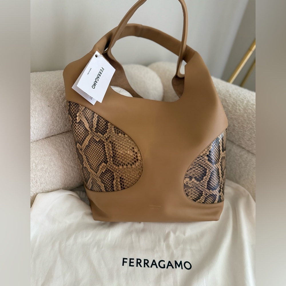 $3000 Salvatore Ferragamo Hobo Bag With Cut-Out Detailing, Light Caramel - Picture 10 of 17
